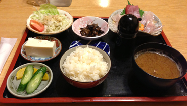 クリックで拡大します さしみ定食 1,000円也。
